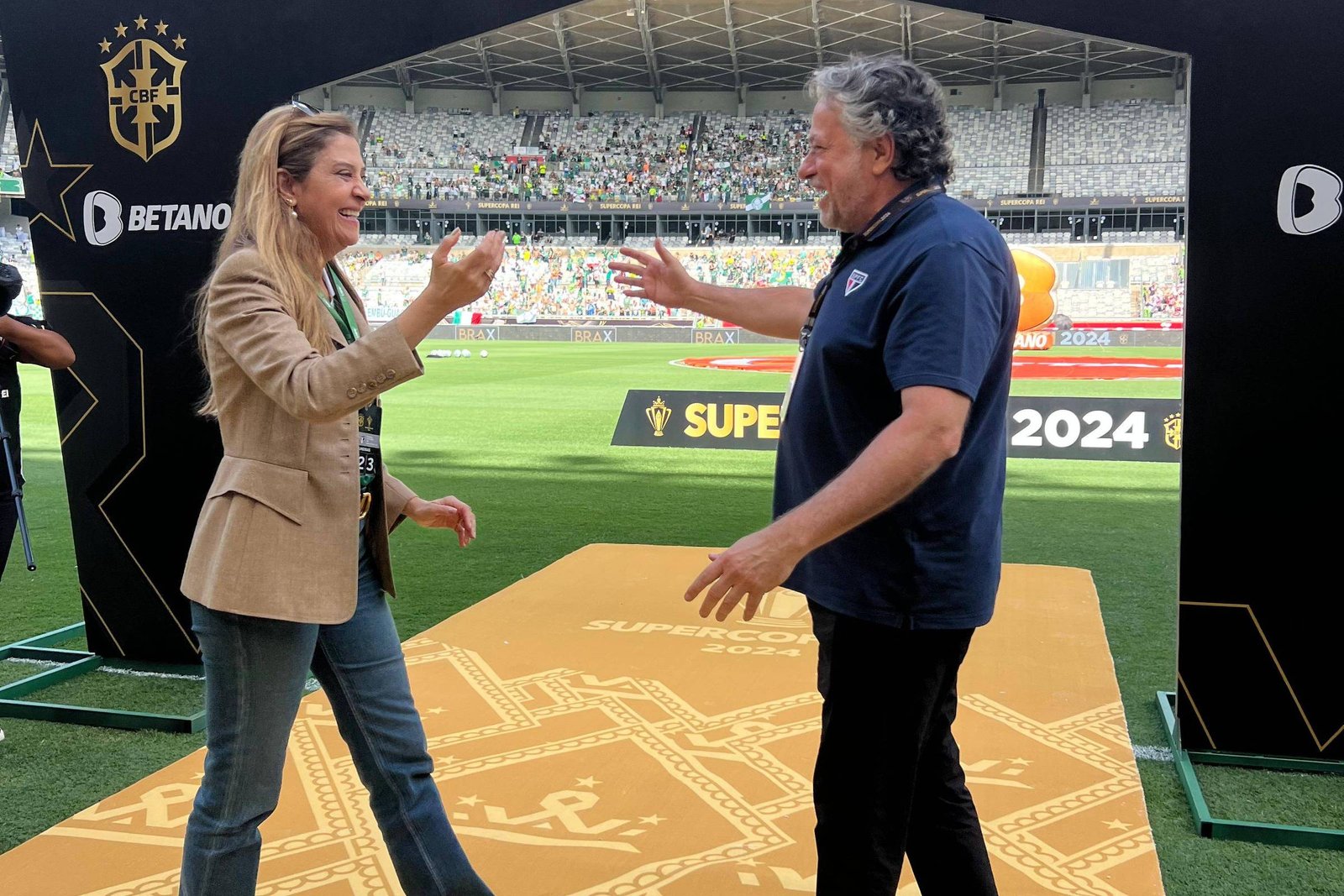 Mônica Bergamo: Leila e Julio Casares se encontram para discutir crise entre Palmeiras e São Paulo e selar paz