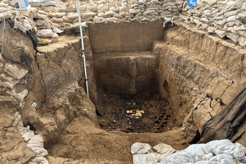 “Senhor das Flautas”: tumba de líder religioso morto há 1.200 anos tem ouro e restos de animais sacrificados