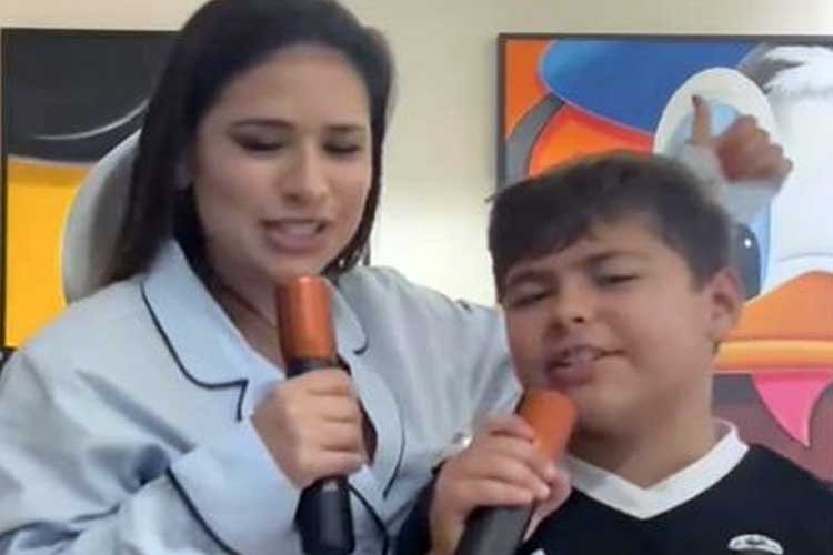 Filho de Simone Mendes aparece cantando ao lado da mãe e fãs destacam: 'Tem talento'