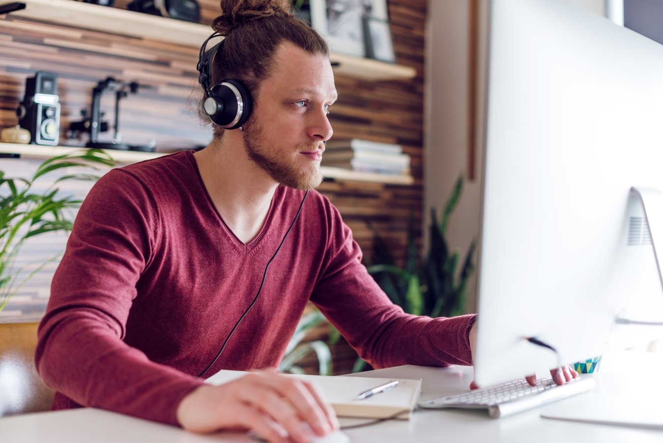 Mas afinal, o lazer no computador impacta a saúde masculina? Estudo revela risco de disfunção erétil