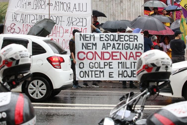 São Paulo (SP), 23/03/2024 - Mobilização nacional de lutas pela democracia e contra anistia a golpistas, organizada pelas Frentes Brasil Popular e Povo Sem Medo, Largo São Francisco. Foto: Rovena Rosa/Agência Brasil