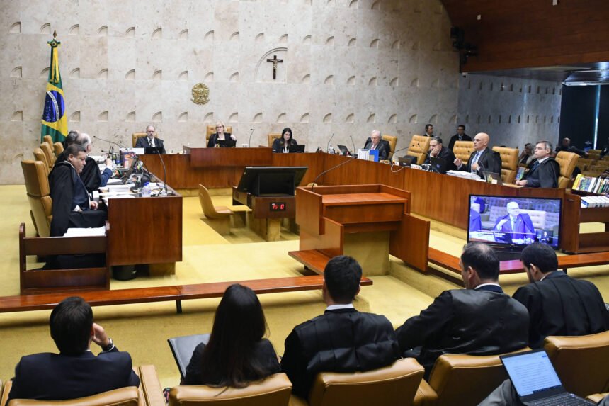 Gilmar e Zanin votam para ampliar foro; Barroso pede vista - 28/03/2024 - Poder