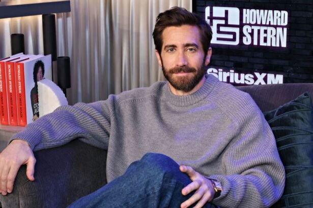 Jake Gyllenhaal diz que seria uma honra interpretar Batman no cinema