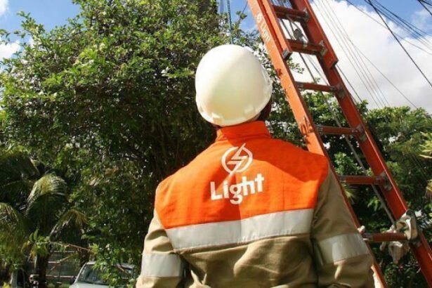 Light (LIGT3) reverte prejuízo e tem lucro de R$ 49,6 mi no 4º trimestre