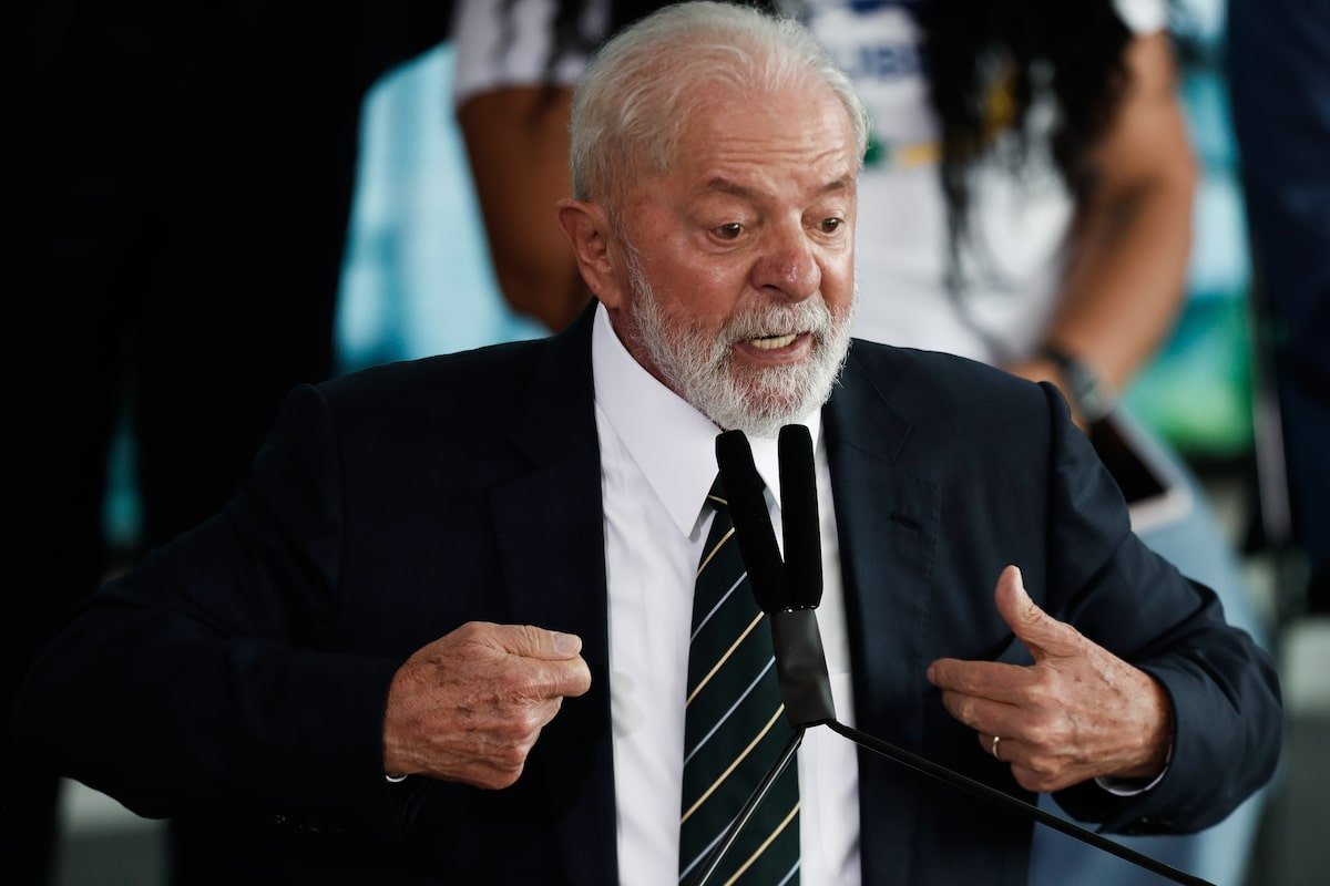 Lula é mais mandão que governante e ainda sacode bandeiras dos tempos da Vila Euclides