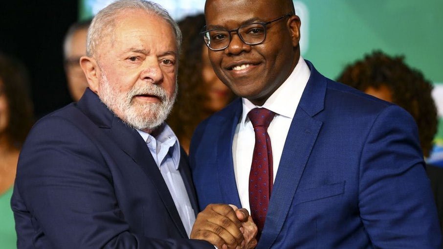 O presidente Luiz Inácio Lula da Silva e o ministro dos Direitos Humanos, Silvio Almeida
