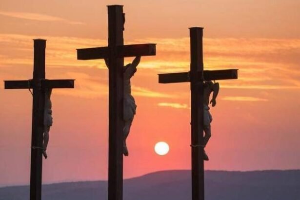 O que aconteceu com a cruz em que Jesus morreu? - 30/03/2024 - Cotidiano