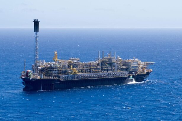 Petrobras inicia contratação de embarcações para logística de exploração e produção | Empresas