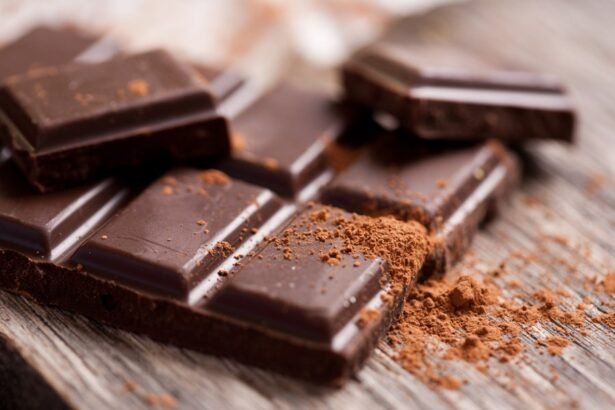 Preços sobem e produtos encolhem: como a crise do cacau afeta o chocolate na gôndola?