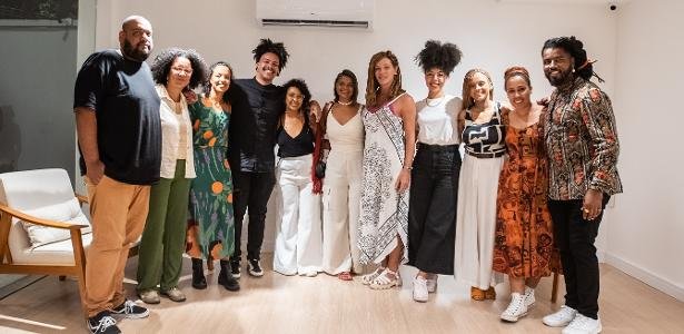 Da esquerda para a direita: André Sandino, Day Rodrigues, Larissa Nepomuceno, Wil Souza, Luciana Oliveira, Danielle Valentim, Chica Andrade, Laís Ribeiro, Carol Rocha, Rayane Teles e Robson Dias