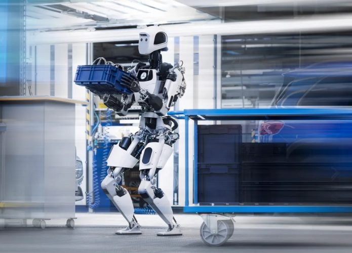 Robô humanoide que atuará na Mercedes dá "primeiros passos"