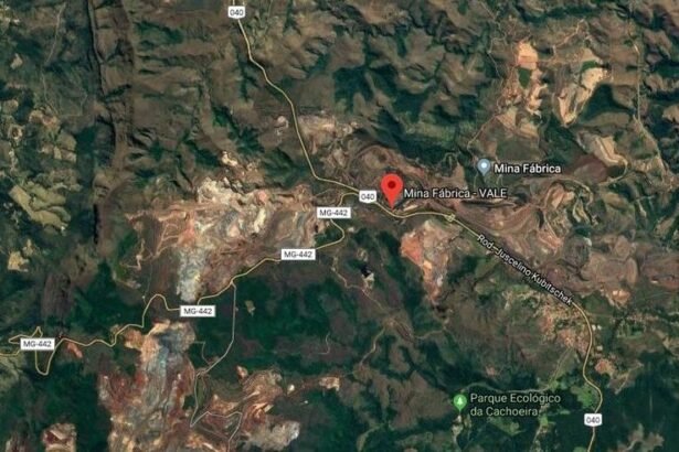 Barragem Forquilha III (ponto vermelho) e demais estruturas da Mina de Fábrica, da Vale, em Ouro Preto (MG)  — Foto: Reprodução/Google Maps