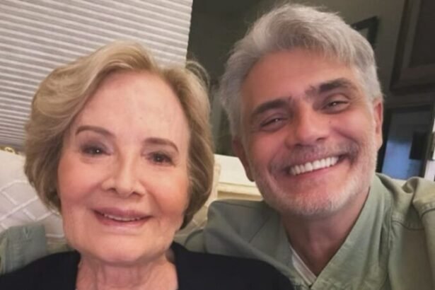 Glória Menezes surge em clique raro com o filho: ''Amada e admirada''