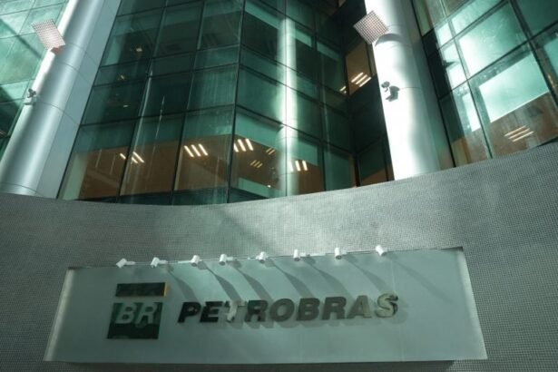 Justiça de SP suspende Sérgio Rezende do conselho da Petrobras