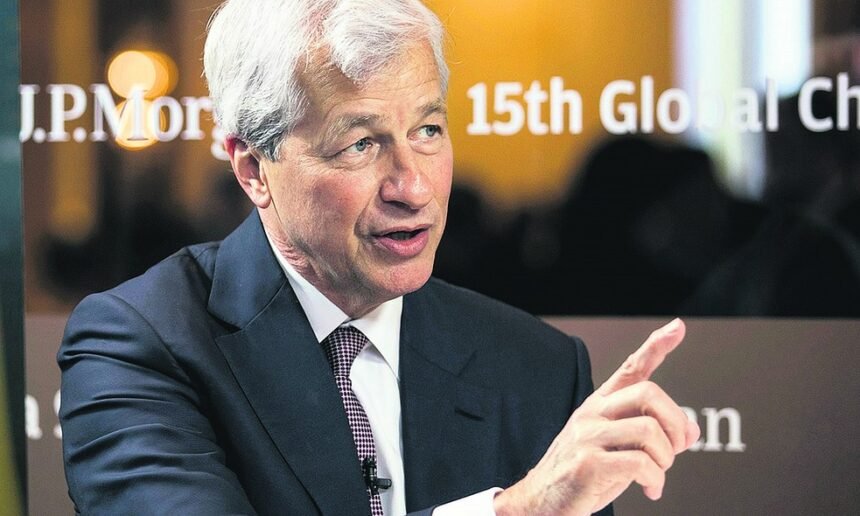 Dimon: programas de socorro sem precedentes reduziram o desemprego e evitaram mais deterioração econômica — Foto: Giulia Marchi/Bloomberg