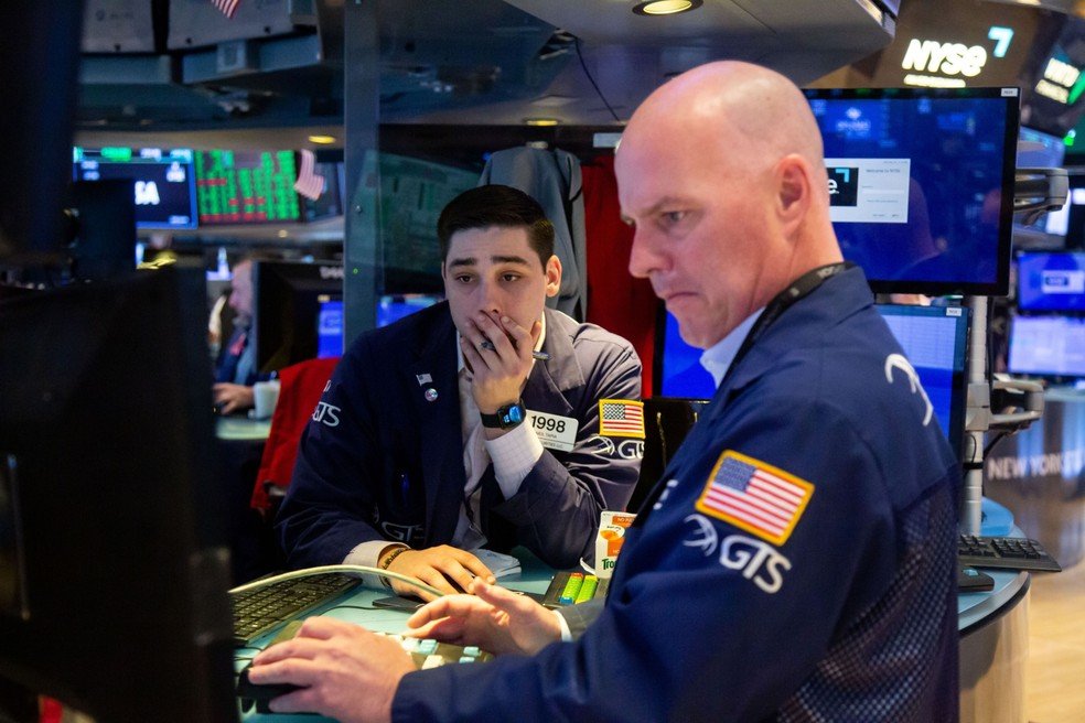 Operadores na bolsa de valores de Nova York (Nyse) — Foto: Michael Nagle/Bloomberg