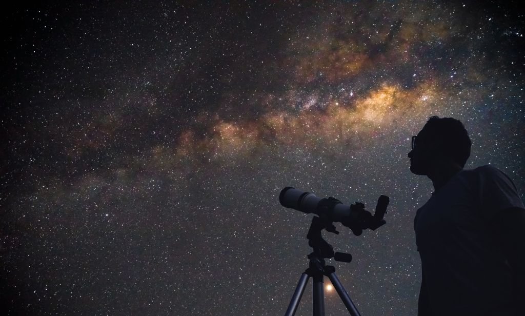 “Cometa do Diabo” fica visível no céu do Brasil; saiba como observar