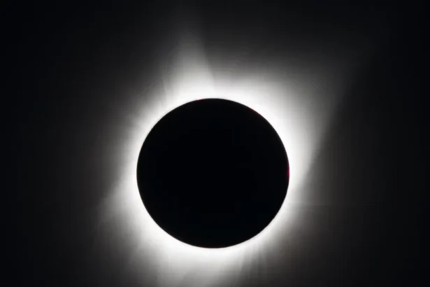 Eclipse Solar Total de 2017, fotografado em Madras, Oregon (Crédito: NASA/Aubrey Gemignani)