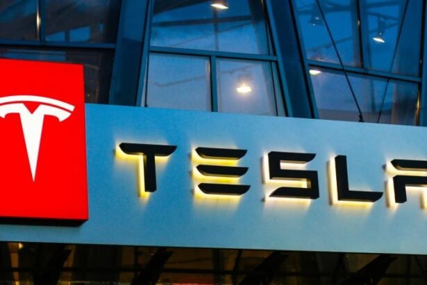 Após demissões, Tesla reduz preços em todo o mundo 