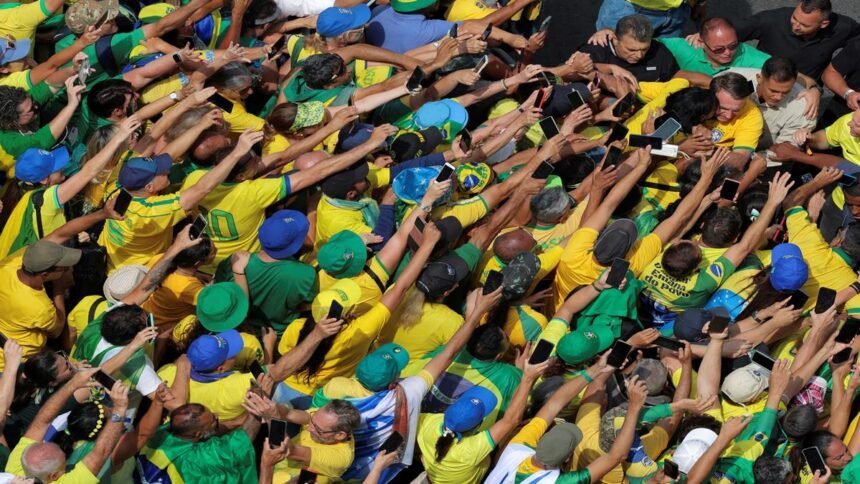 Bolsonaro convoca para novo ato, agora em Copacabana: “Estamos perto de uma ditadura”