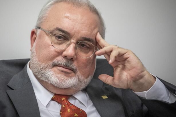 FUP compara pressões sobre presidente da Petrobras com 'espancamento público' | Política