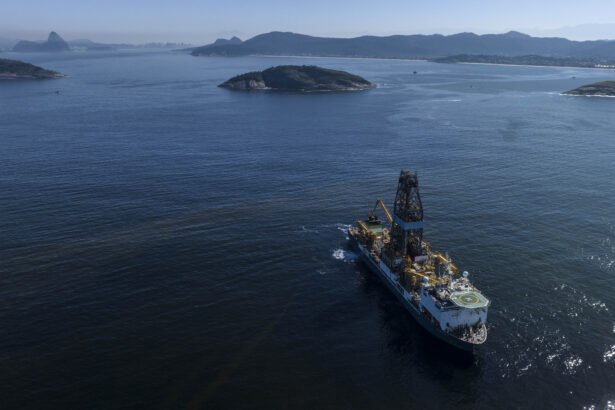 Gasto em águas profundas da Petrobras gera rali de título de plataformas petrolíferas