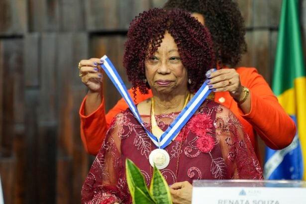 Historiadora Helena Theodoro recebe maior honraria do Rio de Janeiro