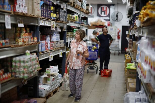 Inflação na Argentina desacelera pelo terceiro mês seguido em março