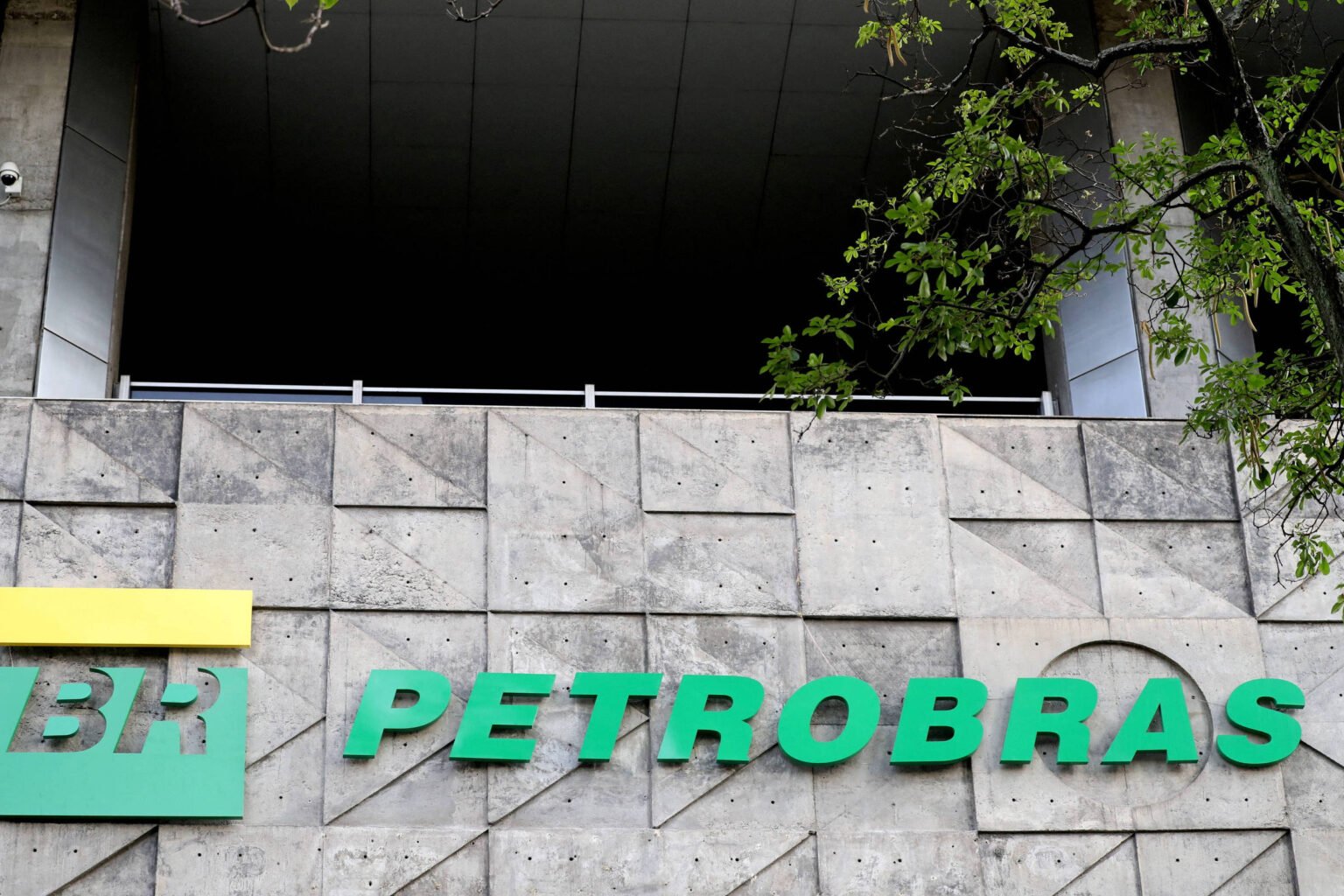 Lula concorda com distribuição de 50% dos dividendos extraordinários da Petrobras - 19/04/2024 - Mercado