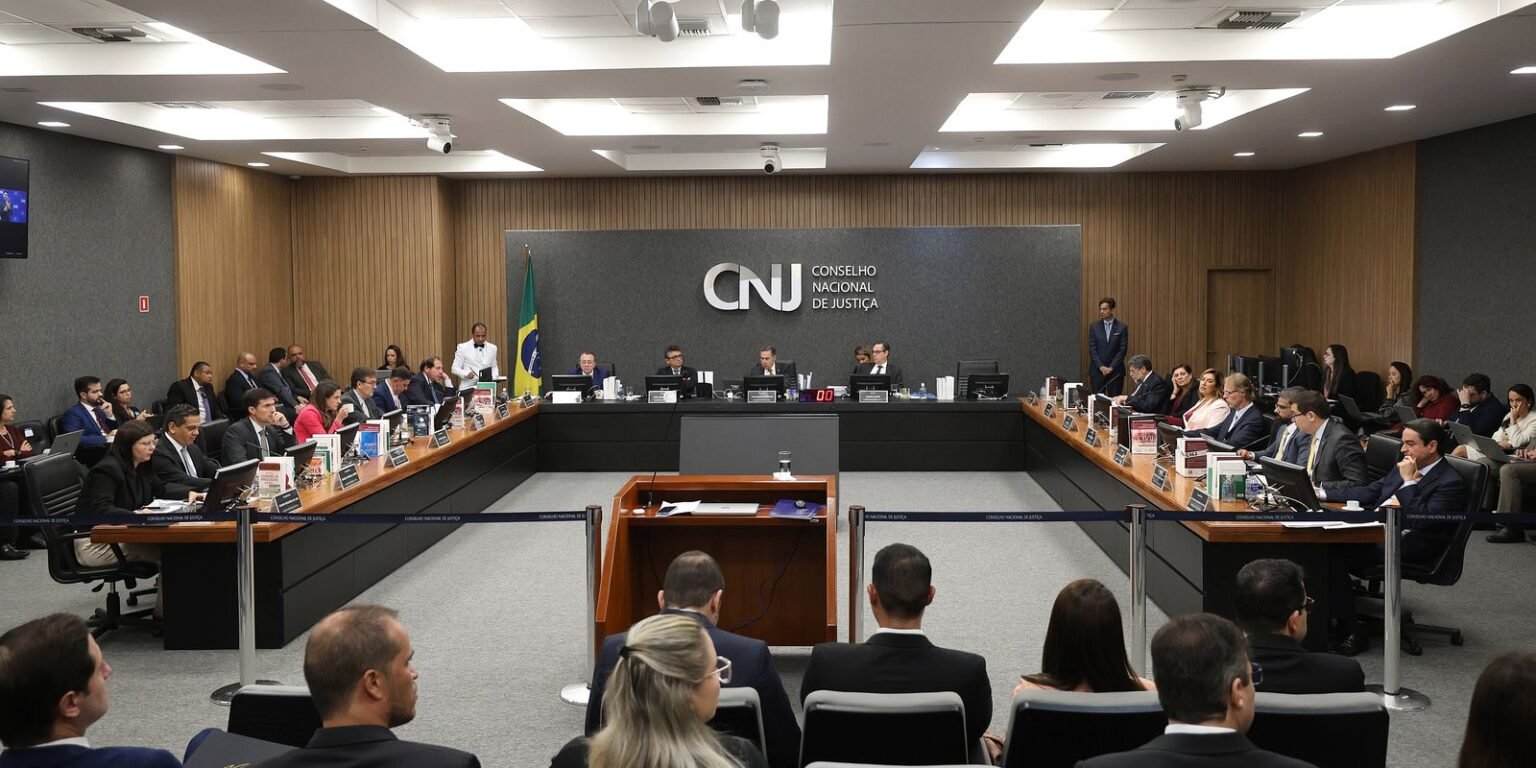 Maioria do CNJ derruba decisão que afastou juíza Gabriela Hardt