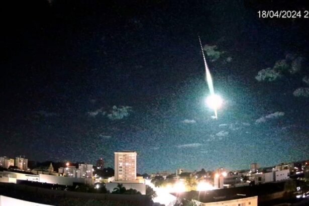 Meteoro bólido superbrilhante rasga os céus no Sul do Brasil