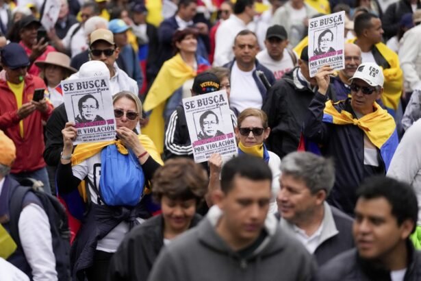 Milhares vão às ruas na Colômbia para protestar contra o governo de Gustavo Petro | Mundo