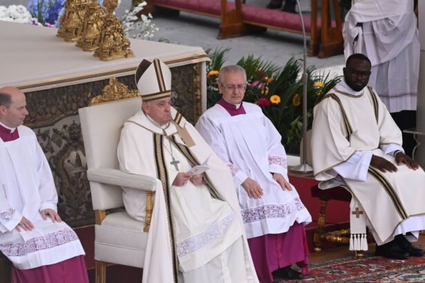 Papa apela à troca geral de prisioneiros com a Rússia