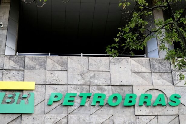 Petrobras diz que não há decisão sobre distribuição de dividendos extras