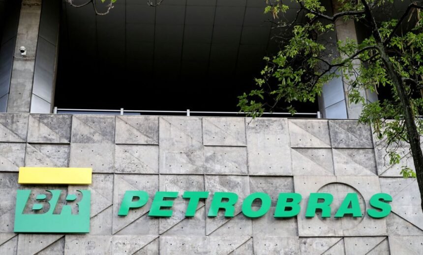 Petrobras diz que não há decisão sobre distribuição de dividendos extras