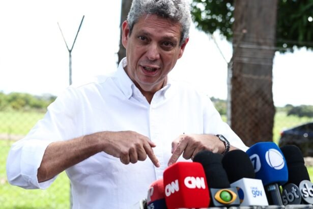 Presidente Lula ouve pautas de sindicatos em reunião neste sábado