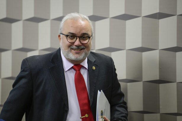 Proposta de dividendo extra da Petrobras deve ser referendada em assembleia, diz CEO