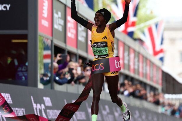 Queniana Peres Jepchirchir quebra recorde mundial de maratona
