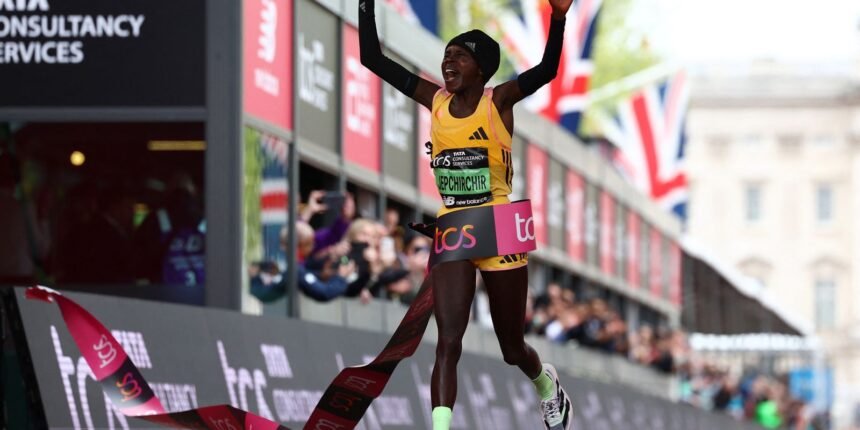 Queniana Peres Jepchirchir quebra recorde mundial de maratona