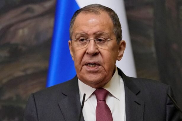 Rússia diz que ajuda à Ucrânia eleva risco de confronto entre potências nucleares