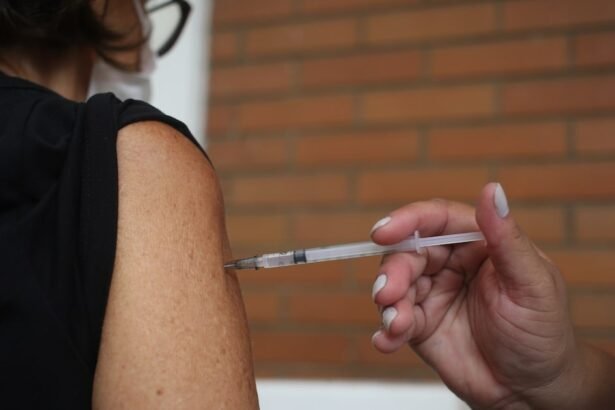 Nova vacina contra a covid-19 é enviada a 12 Estados