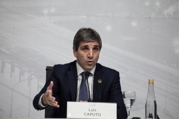Luis Caputo, ministro da Economia da Argentina — Foto: Erica Canepa/Bloomberg