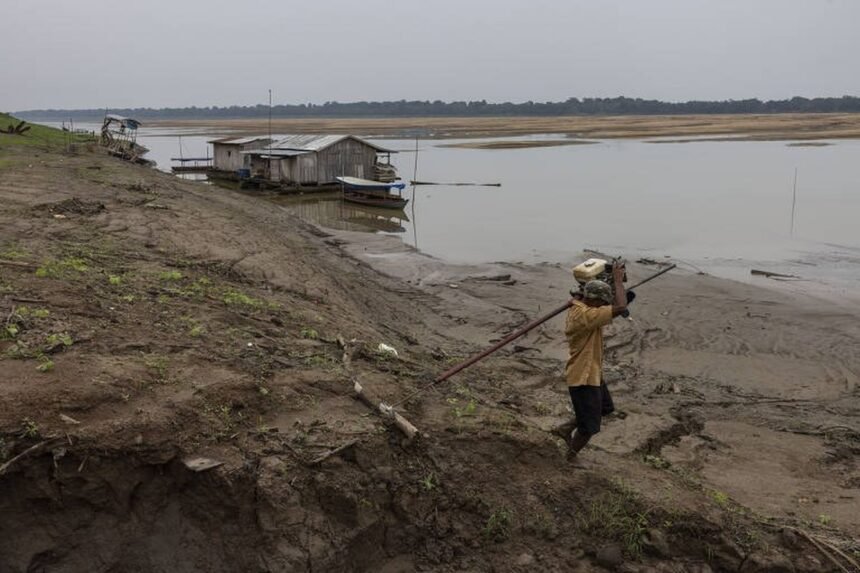 Rio Solimões atinge menor nível histórico no Amazonas | Brasil